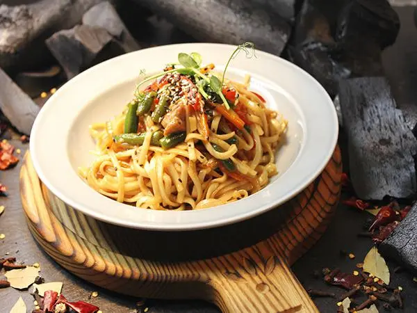 WOK ЛАПША СО СВИНИНОЙ В СОУСЕ ТЕРИЯКИ