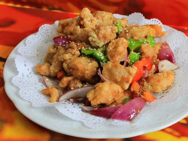  ХРУСТЯЩАЯ ЖАРЕНАЯ КУРОЧКА С ОВОЩАМИ